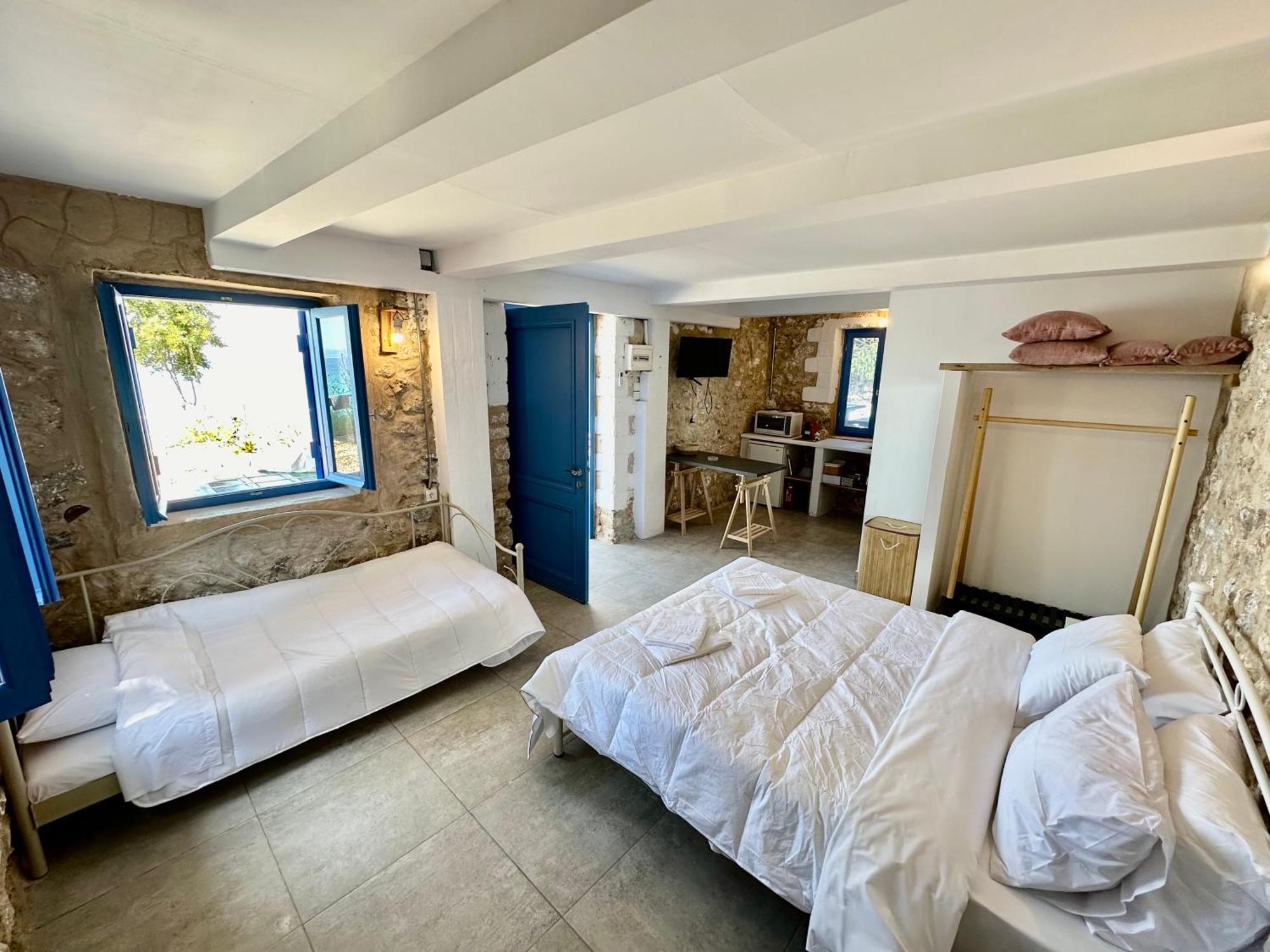 Rocksecret Edge Apartment Kalamata Exterior photo